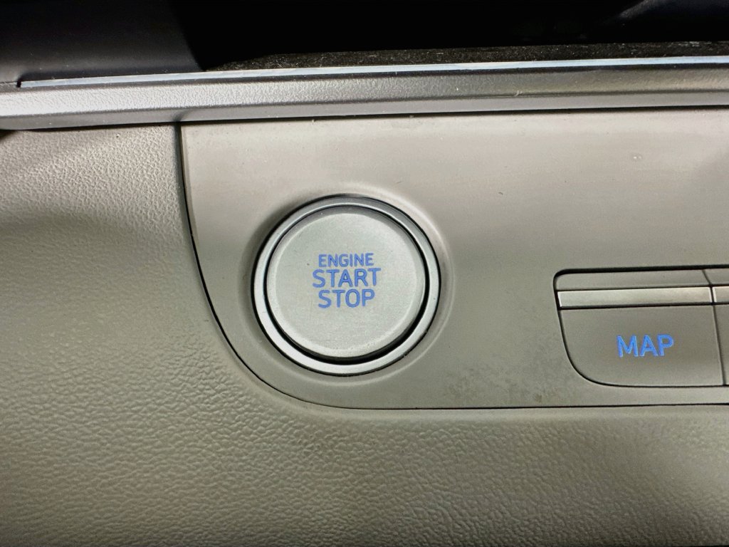 Used 2025 Hyundai Elantra Limited FWD image 28