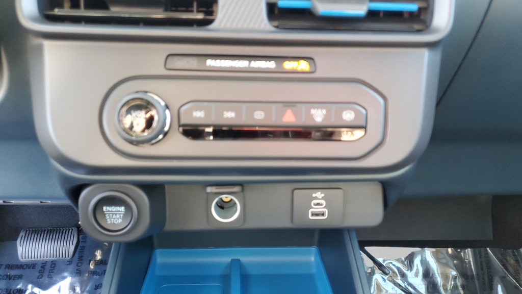 New 2025 Ford Maverick XLT w/ Equipment Group 301A AWD/4WD image 27