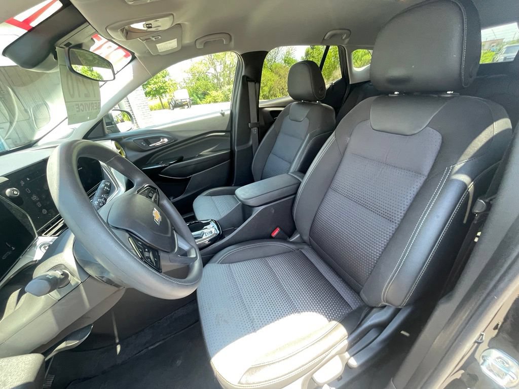 Used 2025 Chevrolet Trax LT FWD image 21