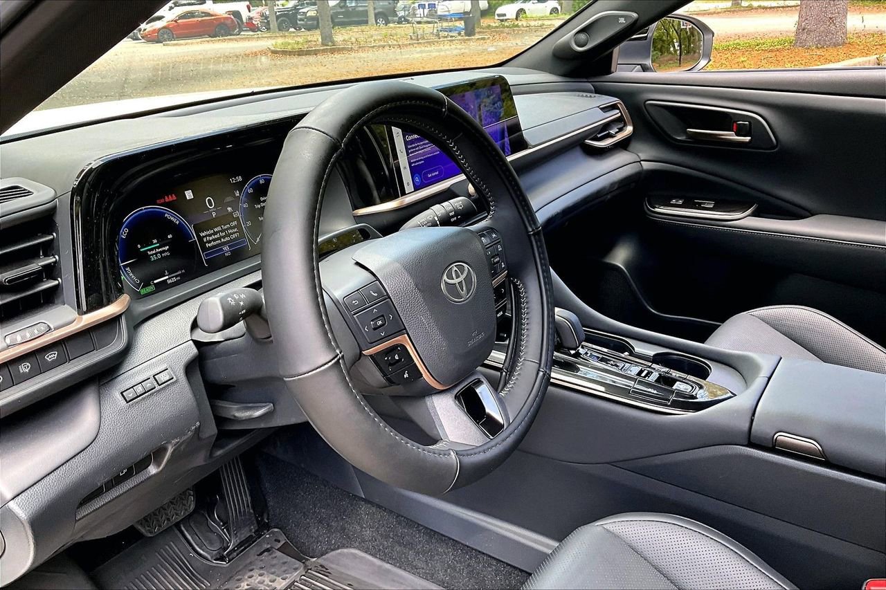 Used 2025 Toyota Crown Signia w/ Advanced Technology Package image 14