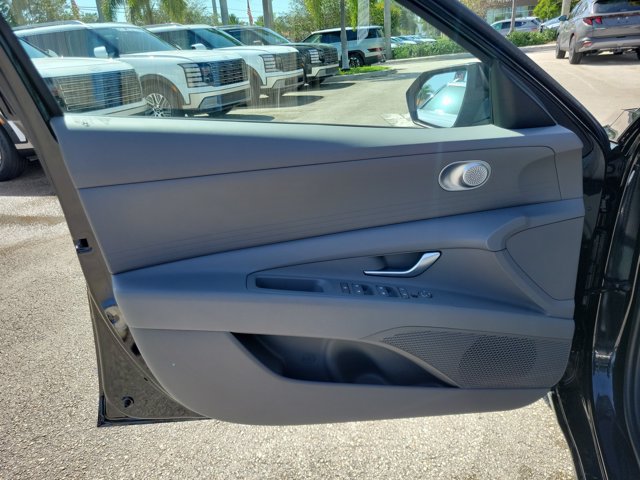Certified 2026 Hyundai Elantra SE w/ Cargo Package FWD image 10