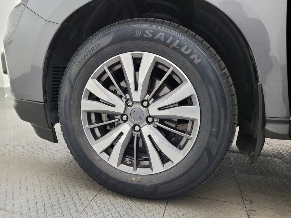 Used 2018 Nissan Pathfinder SV w/ Cargo Package image 31