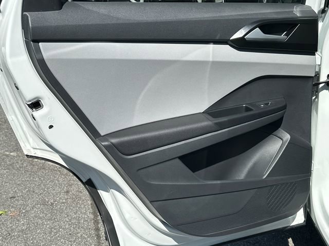 Used 2023 Volkswagen Taos SE w/ Panoramic Sunroof Package FWD image 20