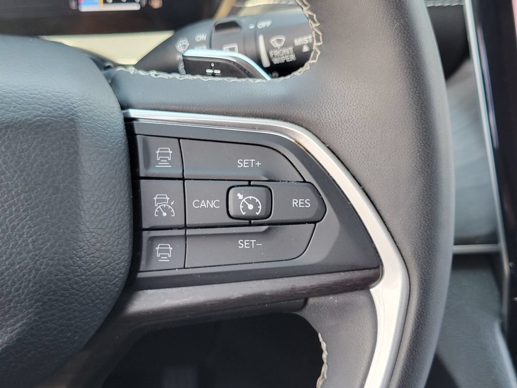 Used 2023 Jeep Grand Cherokee Limited RWD image 6