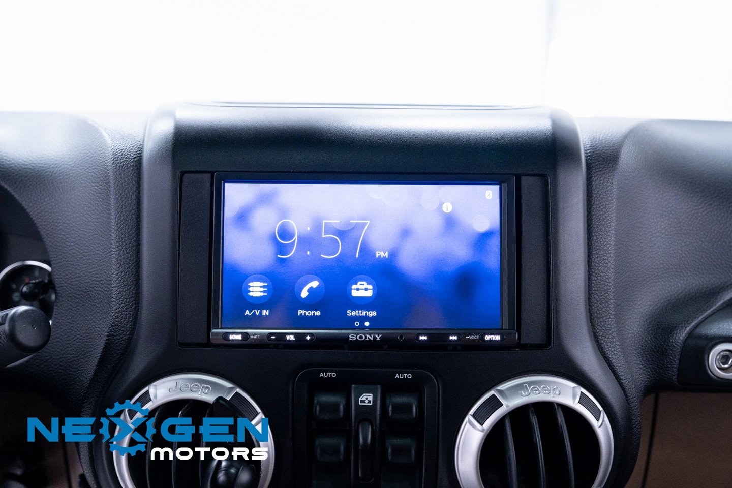 Used 2011 Jeep Wrangler Unlimited Rubicon image 14