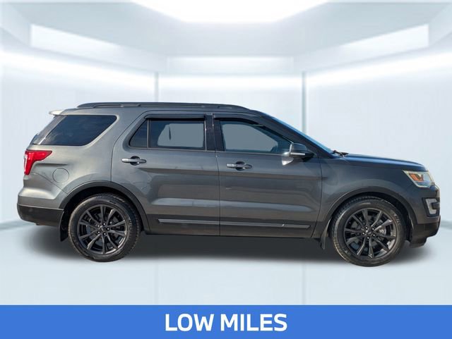 Used 2017 Ford Explorer XLT w/ Equipment Group 202A image 8