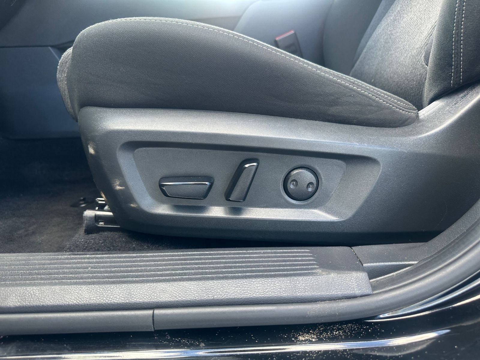 Used 2024 Nissan Rogue SV FWD image 22