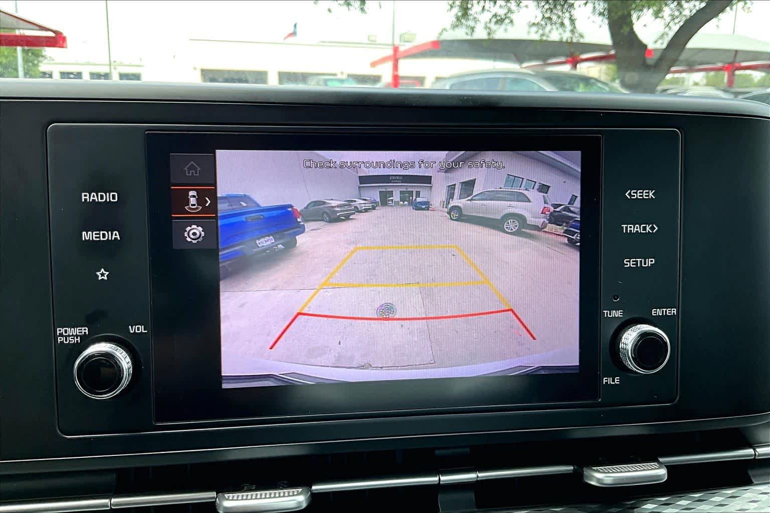 Used 2023 Kia Carnival LX FWD image 28