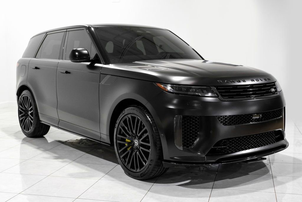 Used 2024 Land Rover Range Rover Sport image 3