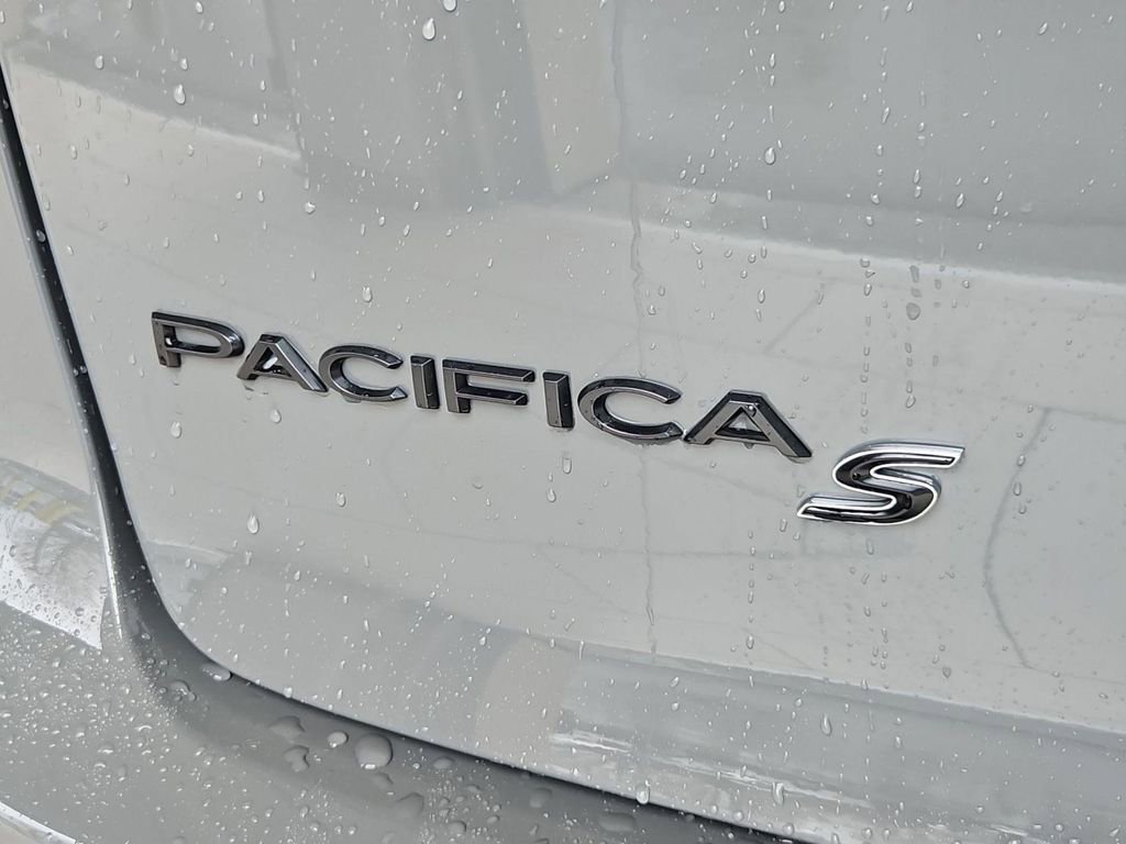Used 2022 Chrysler Pacifica Touring-L w/ S Appearance Package image 26