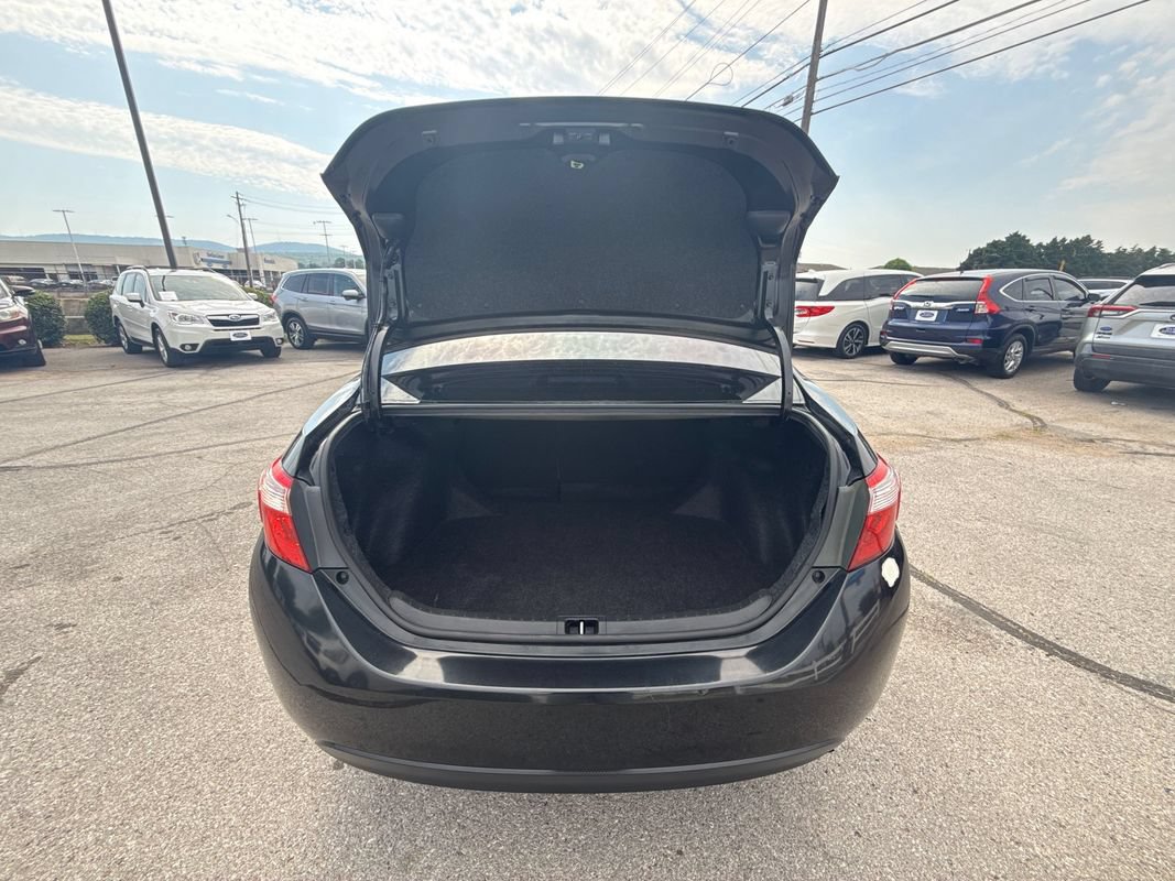 Used 2017 Toyota Corolla LE FWD image 13