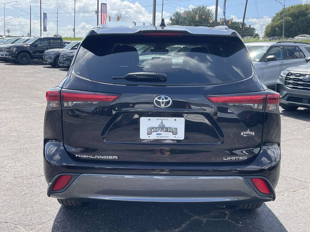 Used 2021 Toyota Highlander Limited FWD image 4