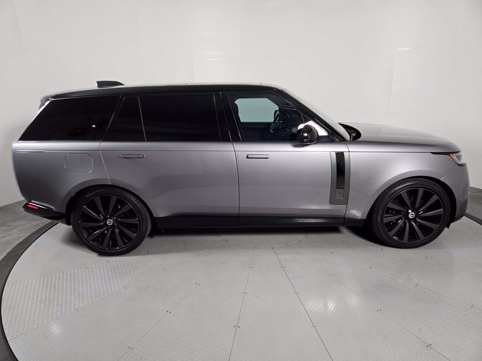 Used 2023 Land Rover Range Rover SV AWD/4WD image 6