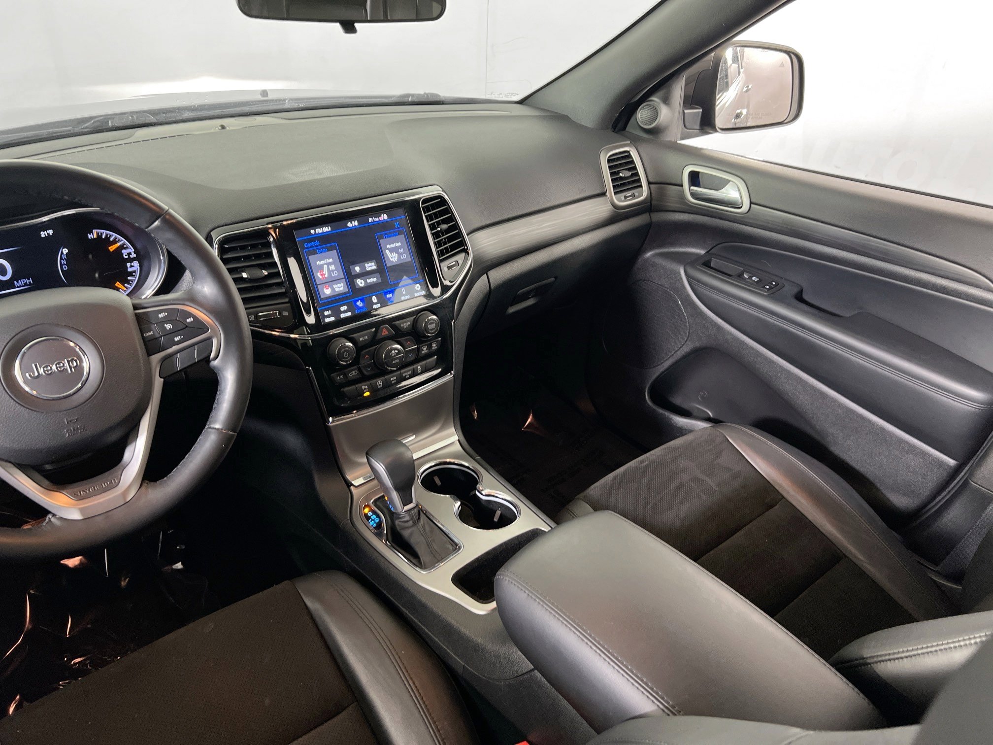 Used 2021 Jeep Grand Cherokee Laredo X image 23