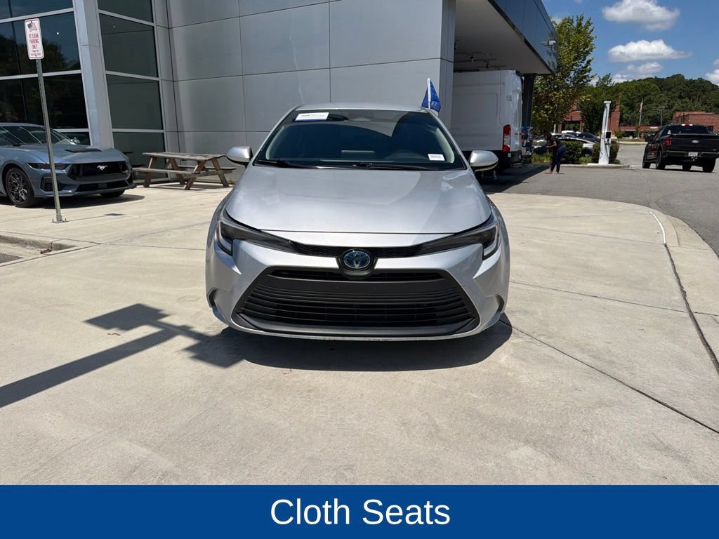 Used 2024 Toyota Corolla LE w/ LE Convenience Package FWD image 2