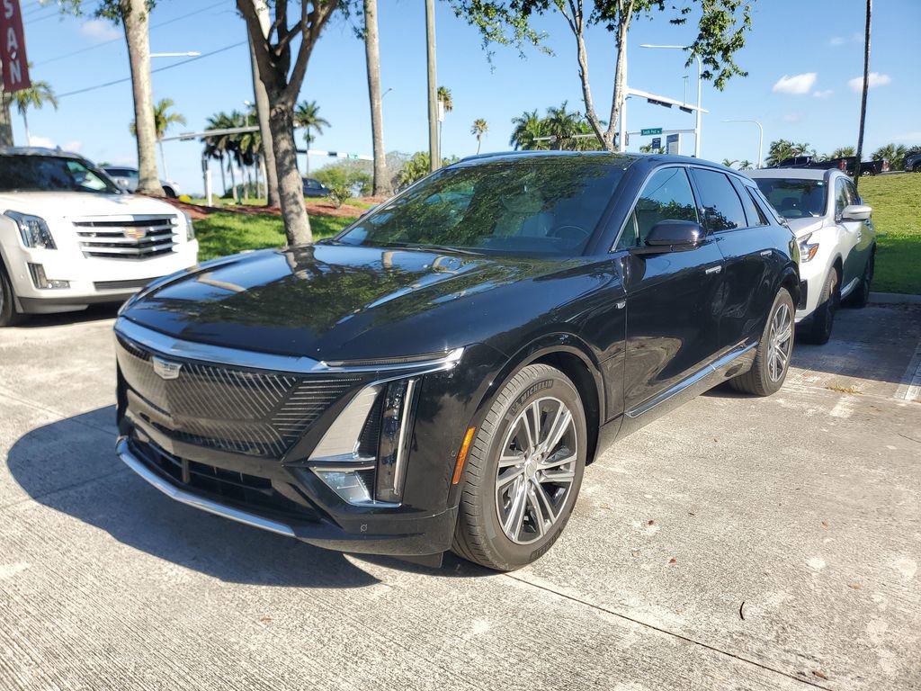 Used 2023 Cadillac Lyriq AWD image 2