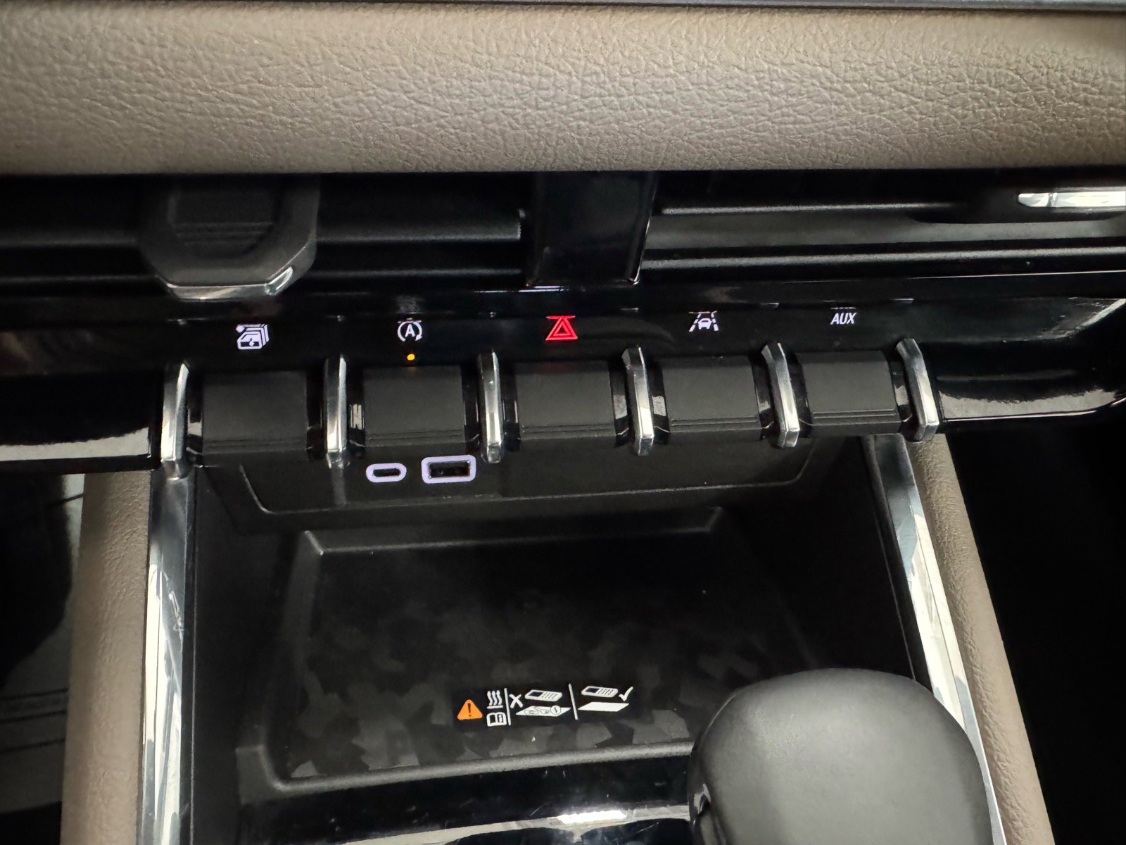 Used 2025 GMC Canyon Denali image 24