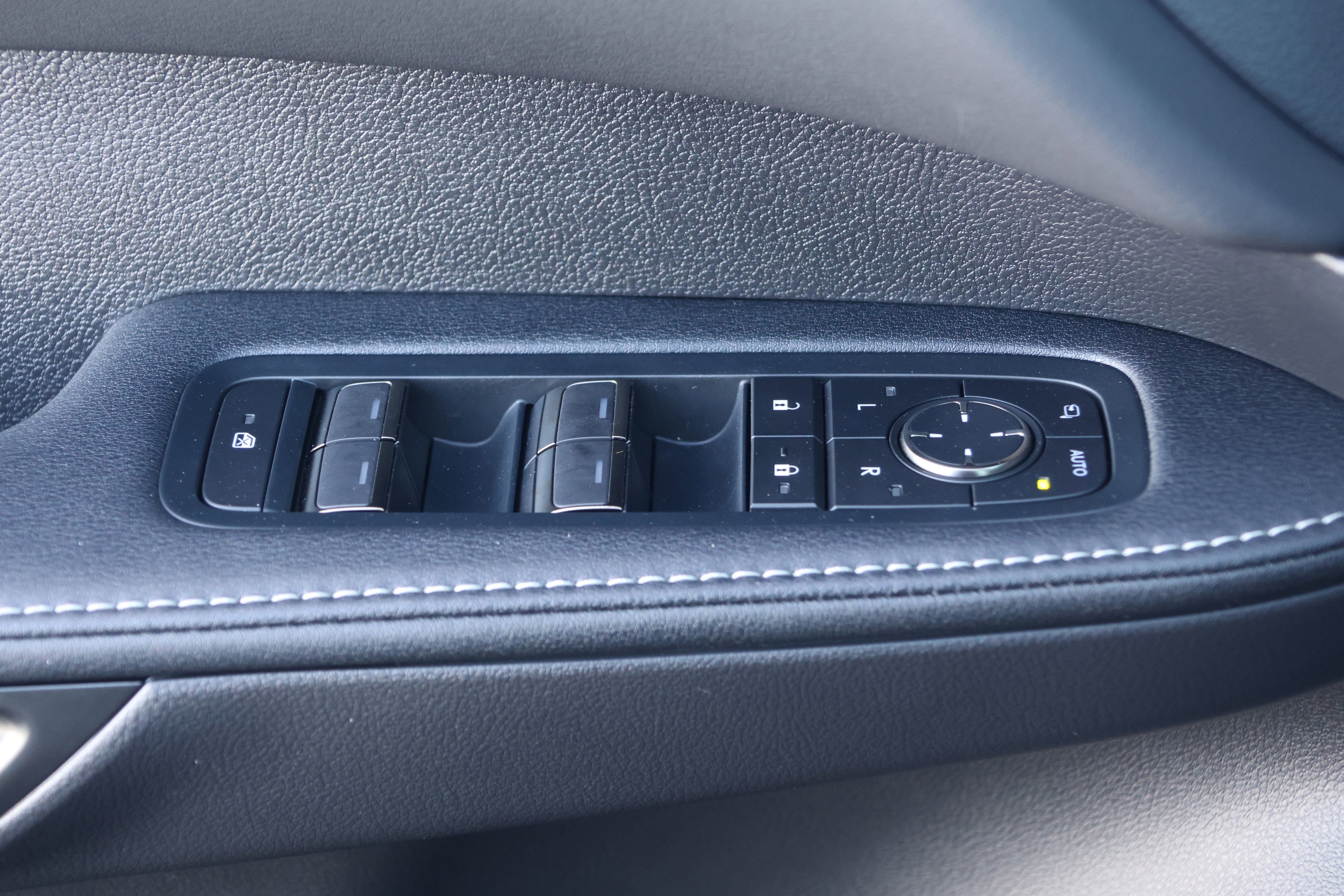 Certified 2026 Lexus RX 350h w/ Convenience Package image 13