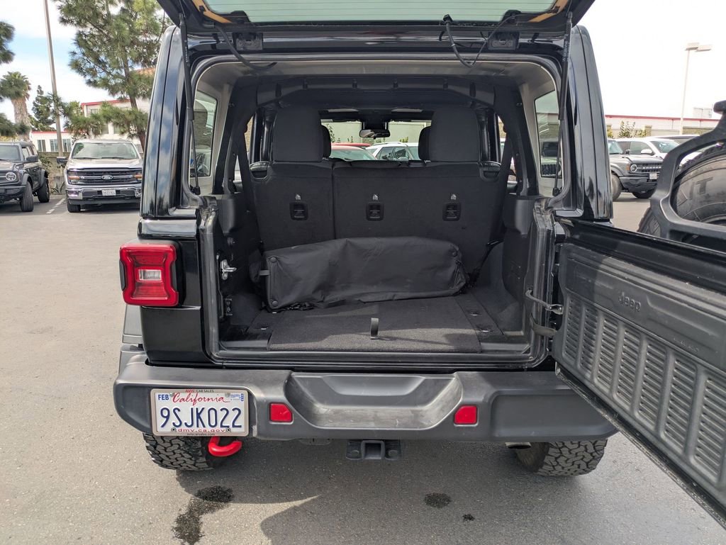 Used 2025 Jeep Wrangler Unlimited Rubicon w/ Convenience Group AWD/4WD image 31