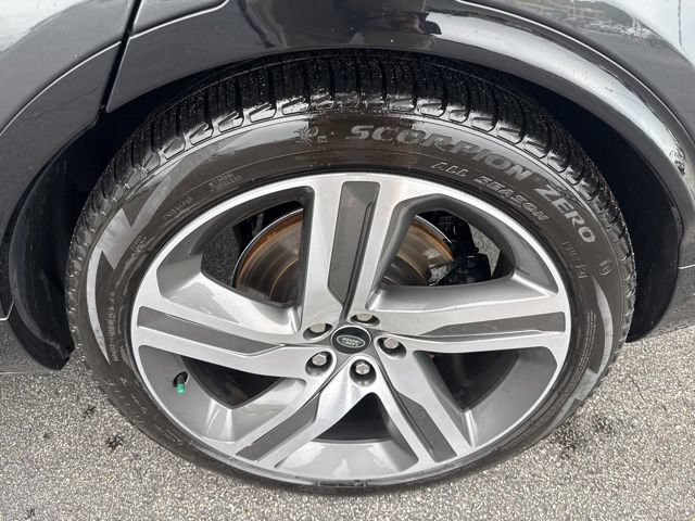 Used 2024 Land Rover Discovery Metropolitan Edition AWD/4WD image 11