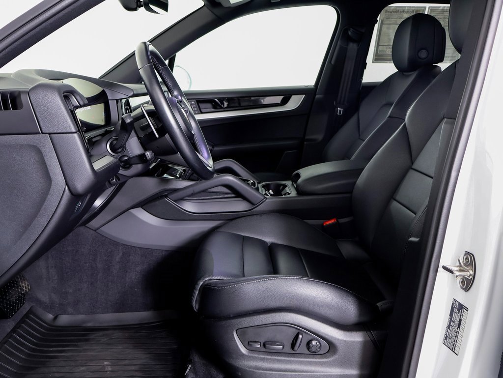 Used 2024 Porsche Cayenne image 5