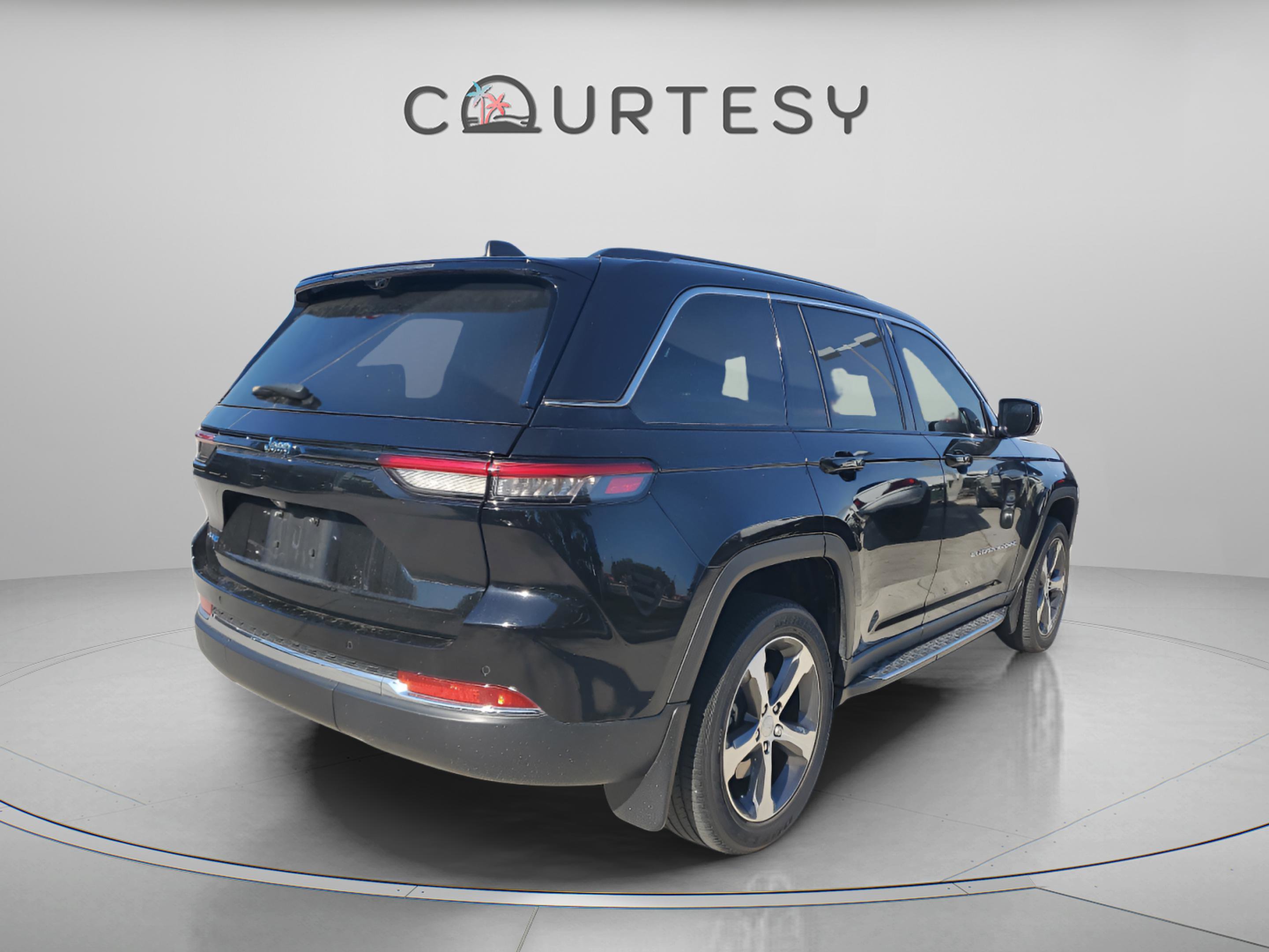 Certified 2023 Jeep Grand Cherokee 4xe w/ Luxury Tech Group II image 3