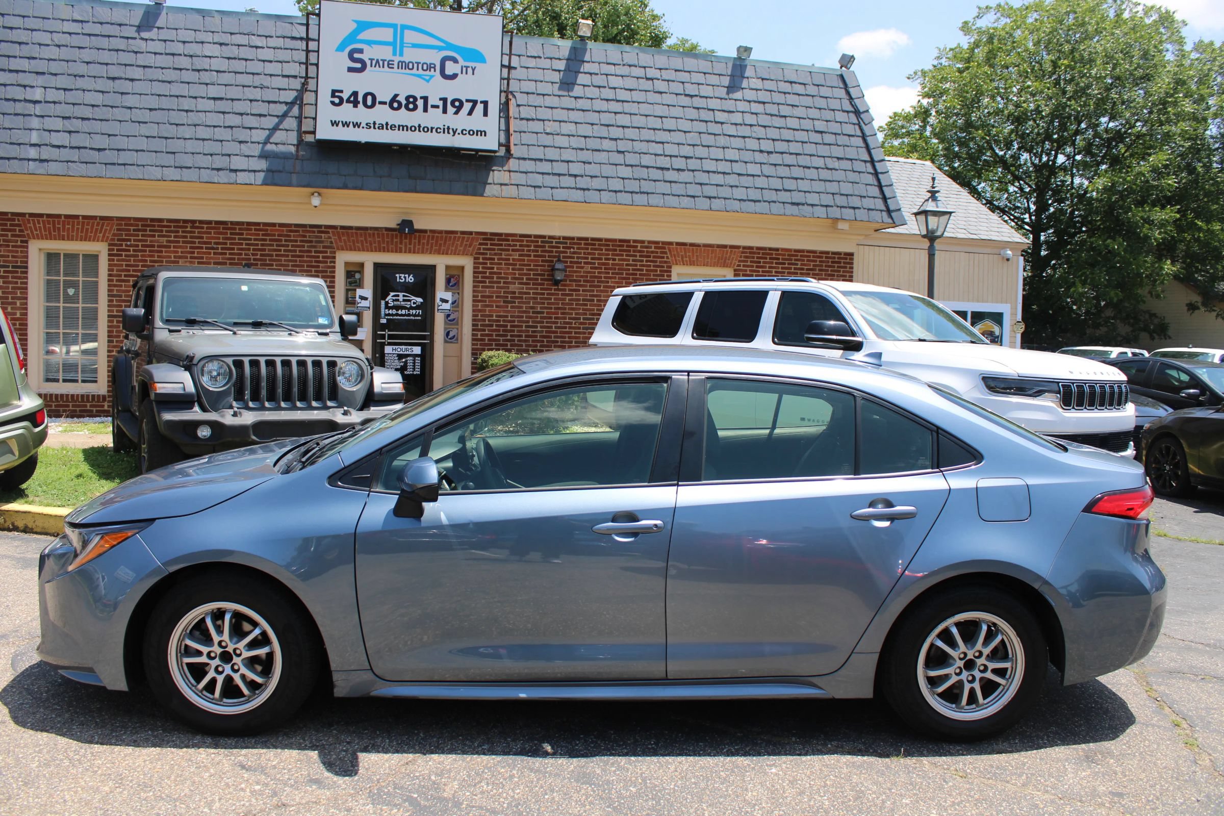 Used 2022 Toyota Corolla LE FWD image 5
