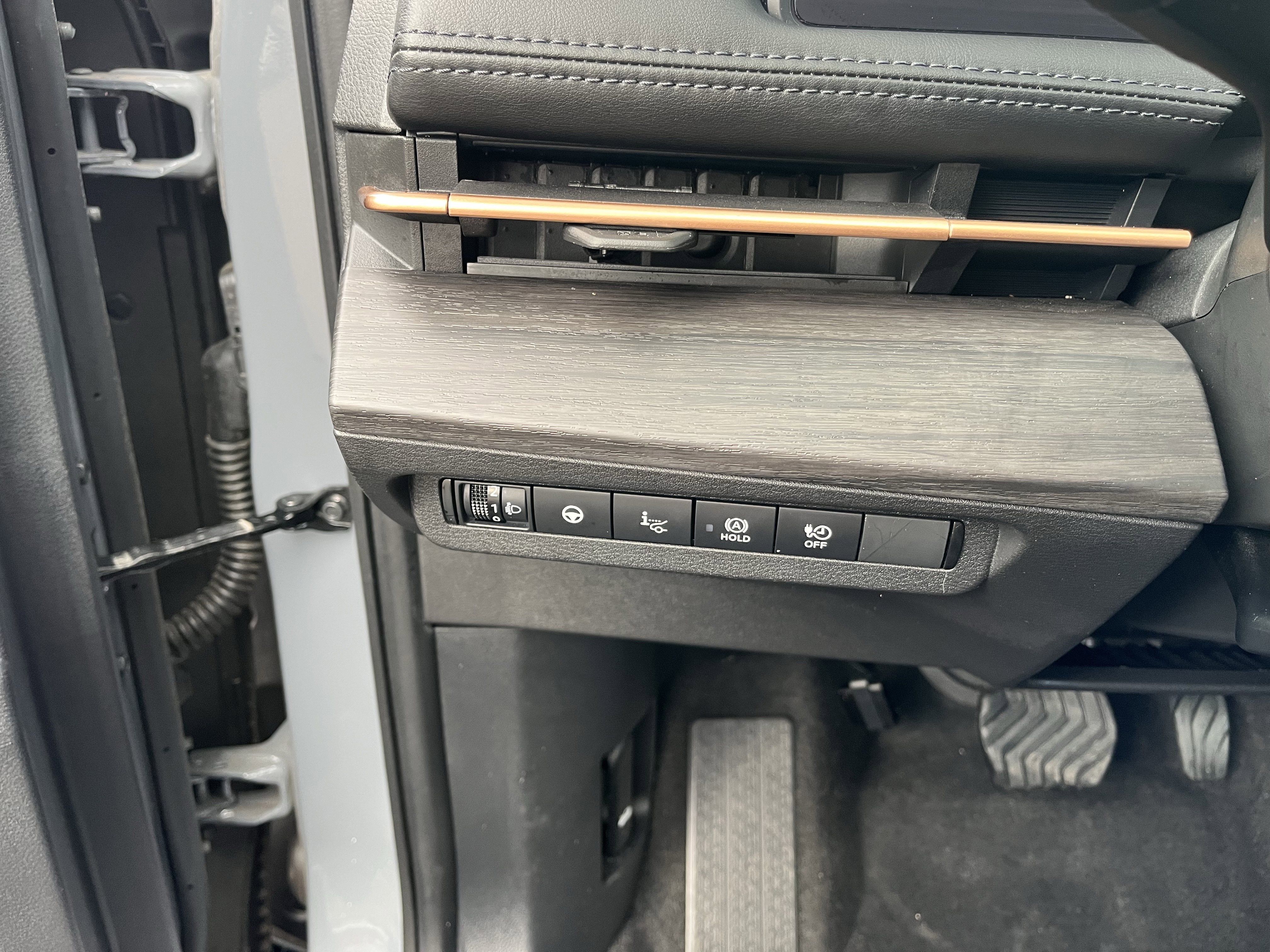 Certified 2025 Nissan Ariya AWD image 18