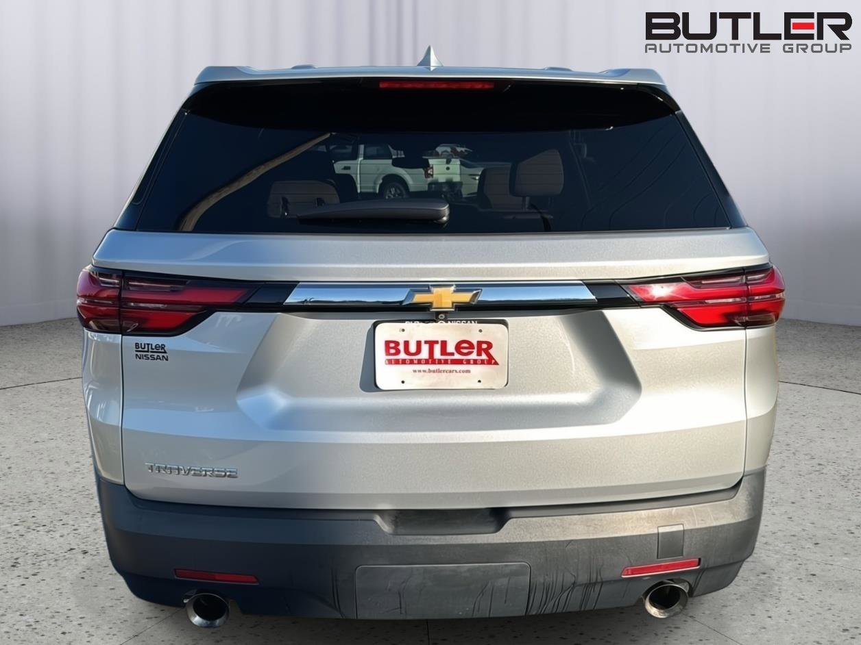 Used 2022 Chevrolet Traverse LS image 4