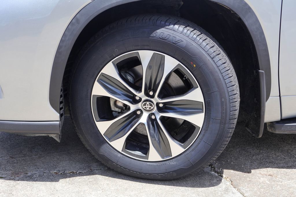 Used 2021 Toyota Highlander XLE FWD image 30
