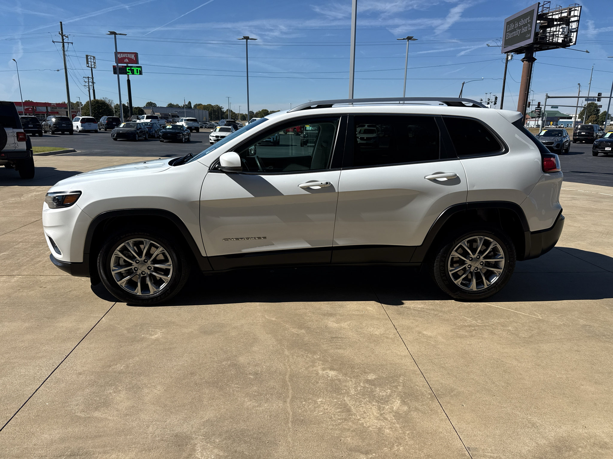 Used 2021 Jeep Cherokee Latitude Lux w/ Comfort/Convenience Group FWD image 4