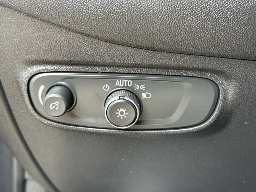 Used 2020 Chevrolet Equinox LS FWD image 42
