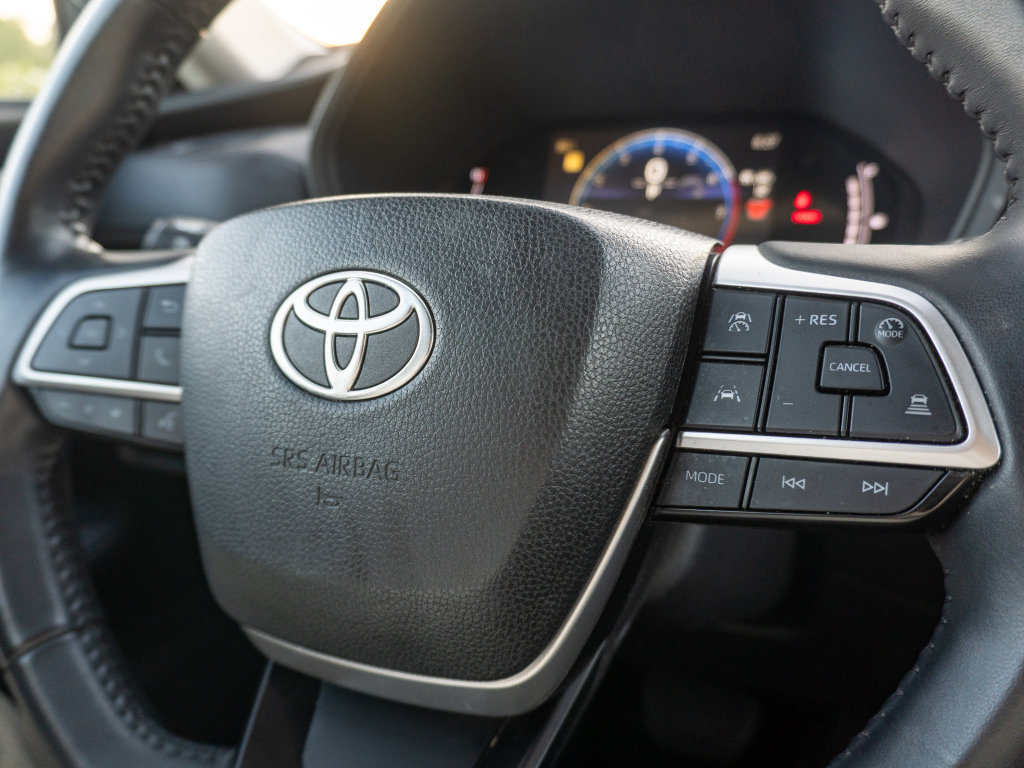 Used 2025 Toyota Grand Highlander AWD image 29