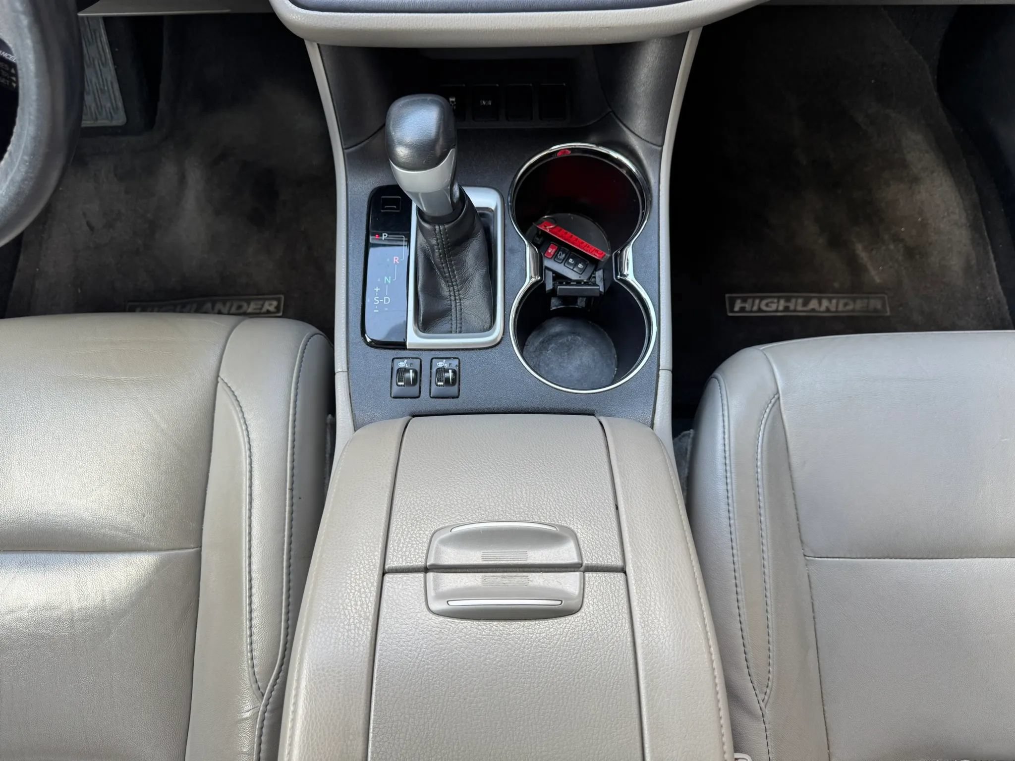 Used 2014 Toyota Highlander XLE FWD image 18