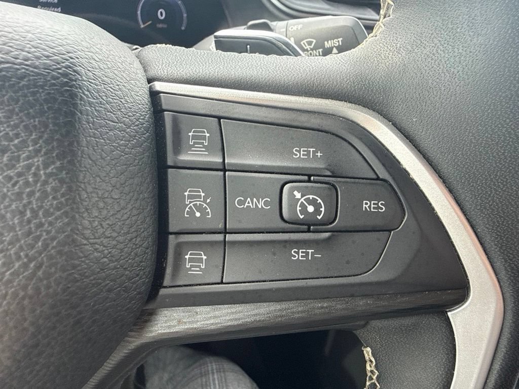 Used 2023 Jeep Grand Cherokee Altitude AWD/4WD image 21