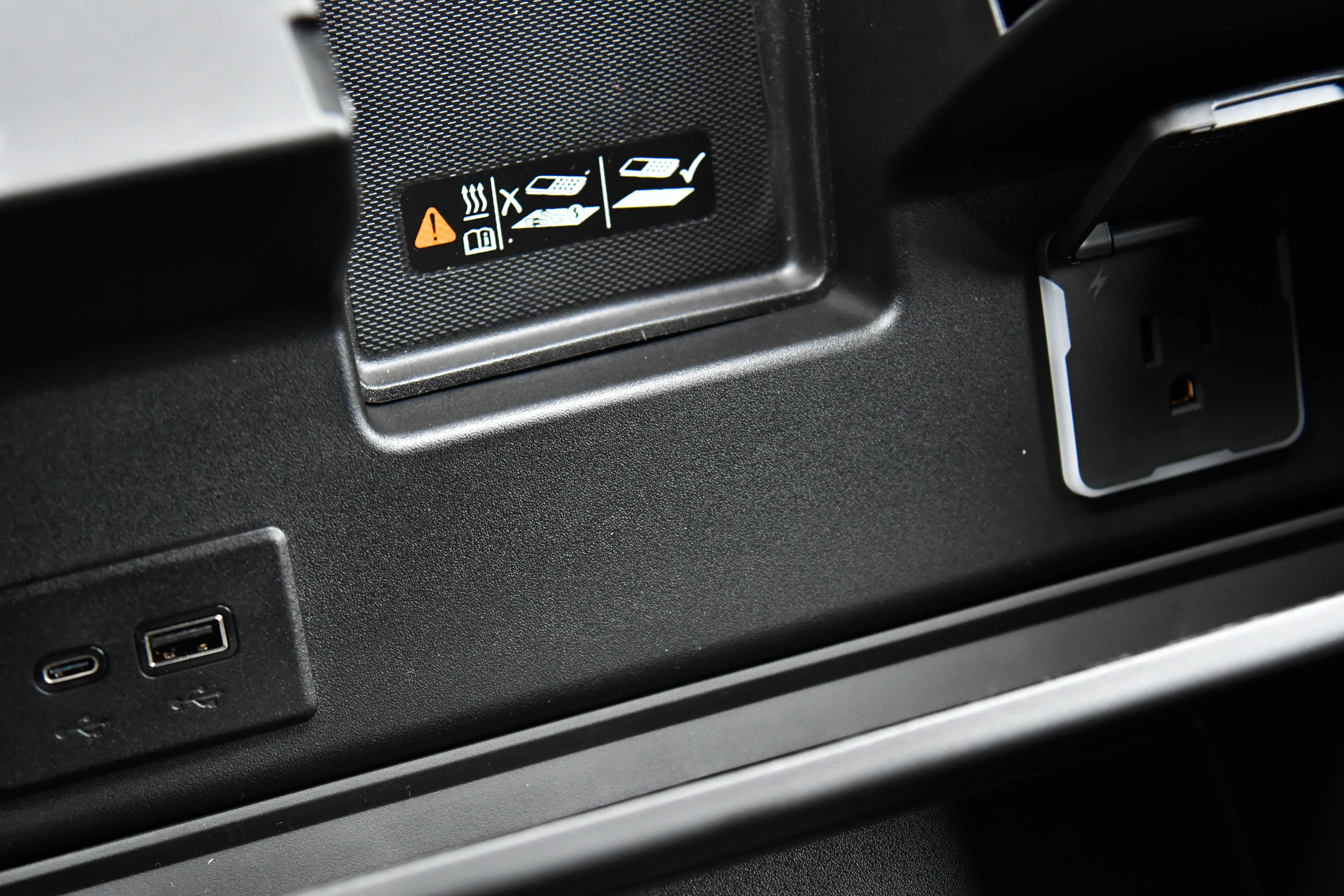 Used 2025 Chevrolet Silverado 1500 LTZ w/ Technology Package image 38