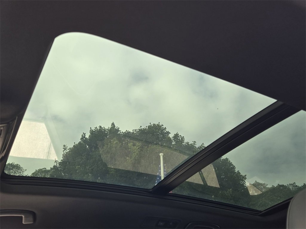 Used 2022 Volkswagen Tiguan SE R-Line image 23