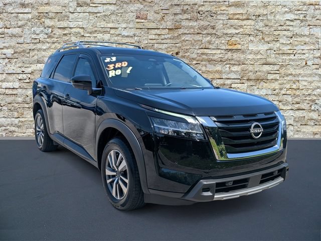 Used 2023 Nissan Pathfinder SL