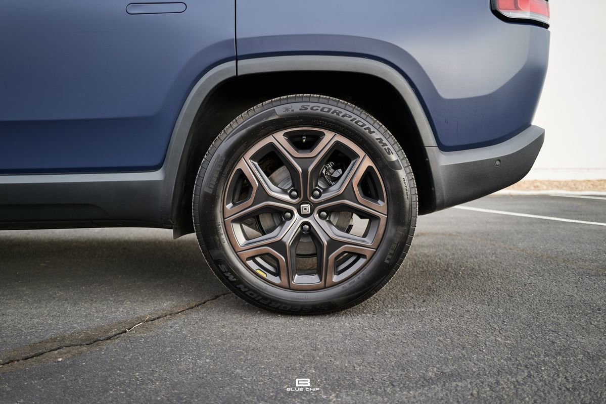 Used 2026 Rivian R1S Premium image 4