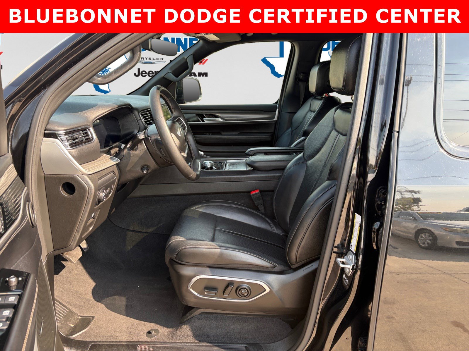 Used 2024 Jeep Wagoneer Series II w/ Flexible Seating Group RWD image 11