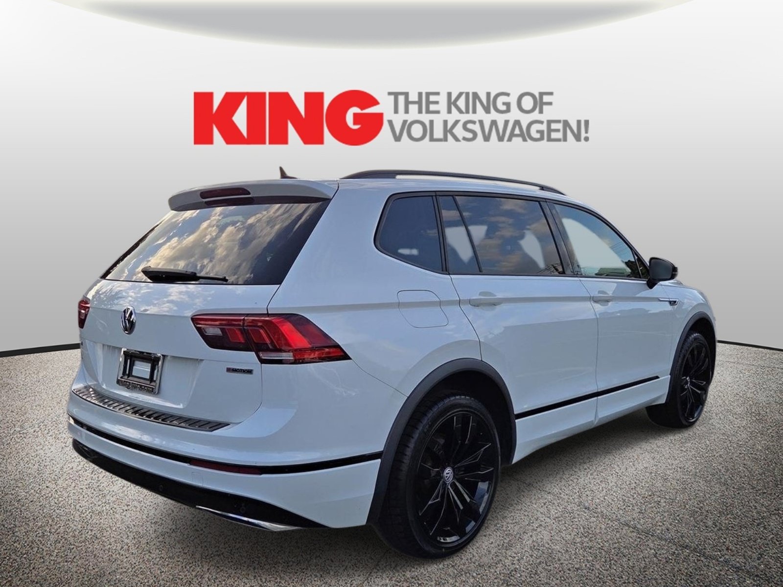 Used 2021 Volkswagen Tiguan SE R-Line AWD/4WD image 3