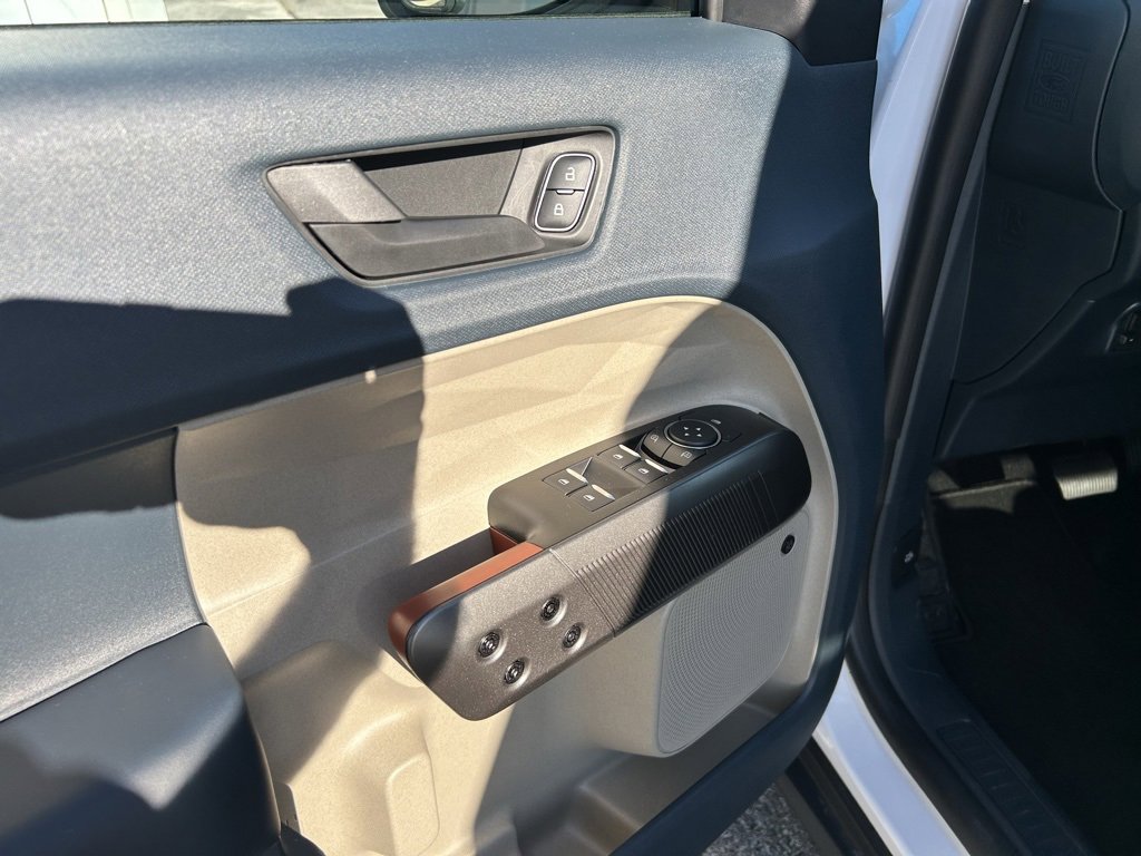 Used 2025 Ford Maverick Lariat w/ 4K Tow Package image 7