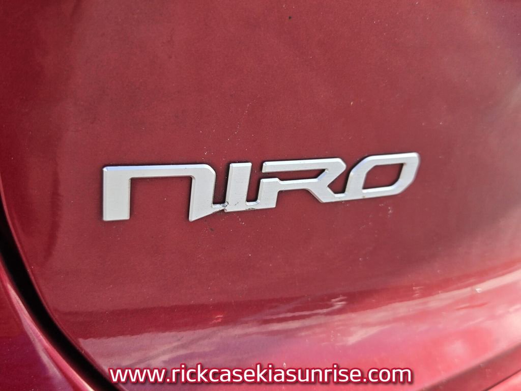 Used 2023 Kia Niro EX image 7