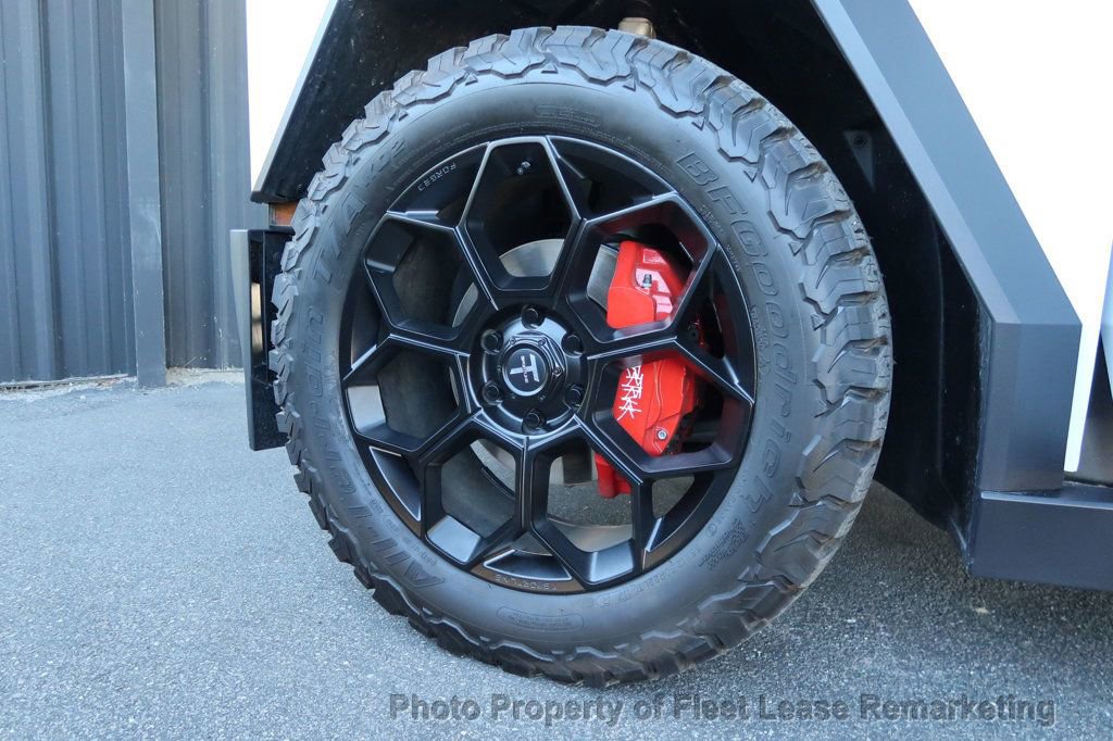 Used 2024 Tesla Cybertruck AWD Crew Cab image 59