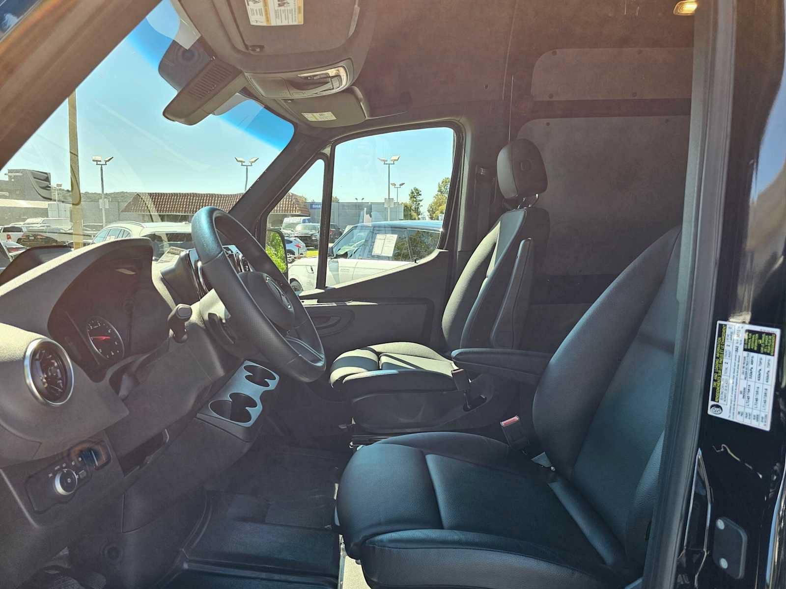 Used 2025 Mercedes-Benz Sprinter 2500 image 21