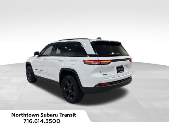 Used 2022 Jeep Grand Cherokee Altitude AWD/4WD image 3