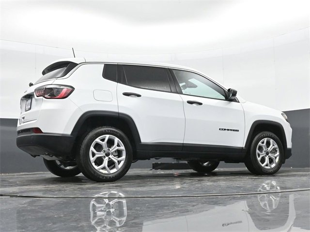 Used 2025 Jeep Compass Sport image 34