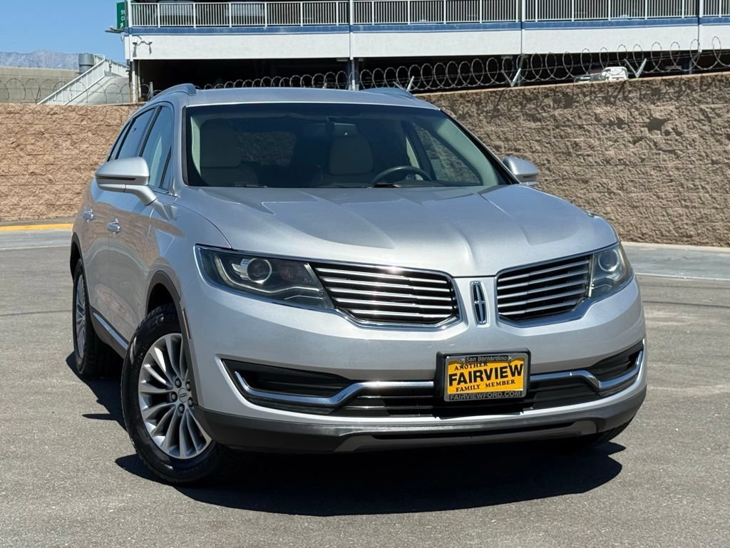 Used 2018 Lincoln MKX Select w/ Select Plus Package FWD image 2