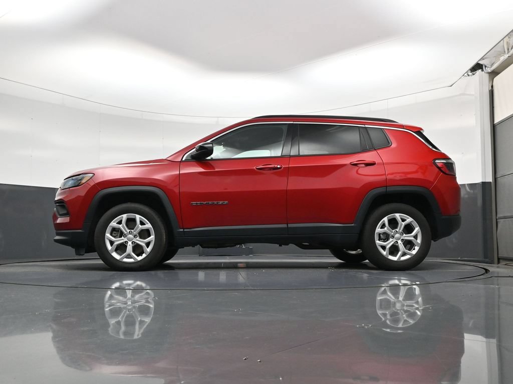 Used 2024 Jeep Compass Latitude AWD/4WD image 23