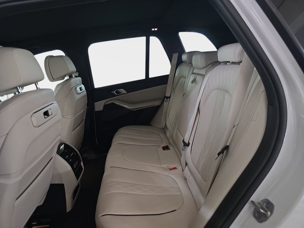 Used 2024 BMW X5 sDrive40i w/ Premium Package image 14